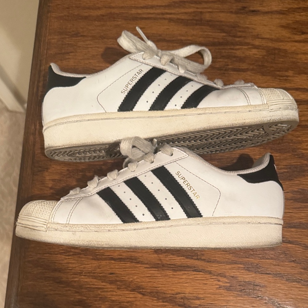 Wmns 6 Adidas Superstar White with Black Stripes